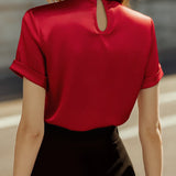 Nala | Blusa de satén elegante con moderno escote en forma de llave
