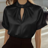 Nala | Blusa de satén elegante con moderno escote en forma de llave