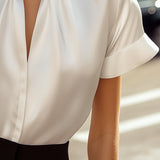 Nala | Blusa de satén elegante con moderno escote en forma de llave